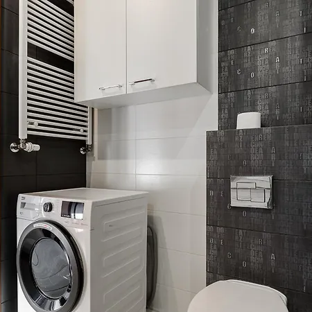 Shortstaypoland Aleja Rzeczypospolitej דירה